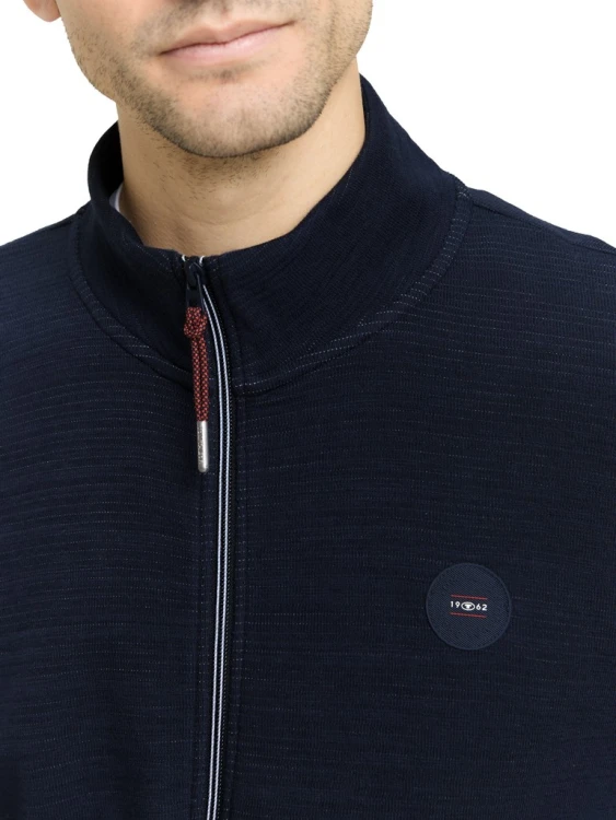 Granatowa bluza męska zapinana na zamek ze stójką Tom Tailor Sweat Jacket - zbliżenie na zamek