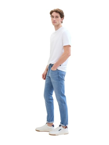 Jeansy męskie jasnoniebieskie Tom Tailor Josh Regular Slim - cały model ustawiony bokiem