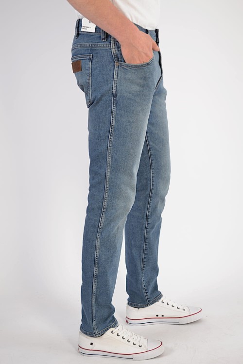 wrangler-larston-812-slim tapered-blue-fever-W18SQ892R_2.JPG