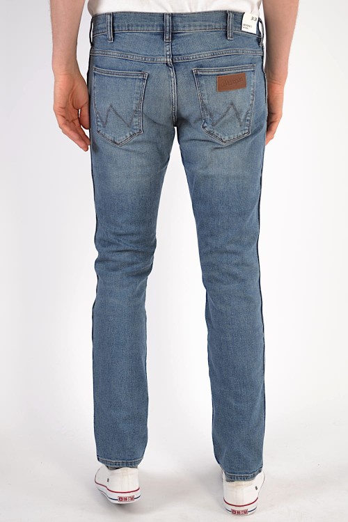 wrangler-larston-812-slim tapered-blue-fever-W18SQ892R_3.JPG