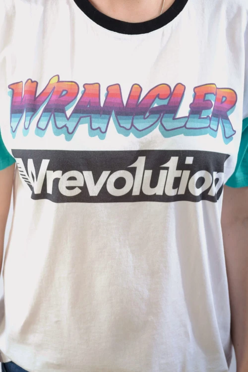 Koszulka damska luźna Wrangler Wrevolution Tee t-shirt - zbliżenie na materiał