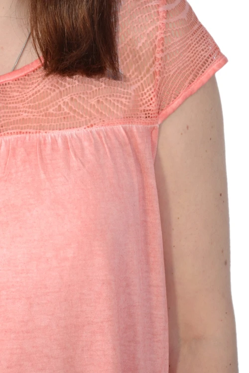 Cienka koszulka damska Wrangler Capsleeve Tee Coral Peac -  zbliżenie na materiał