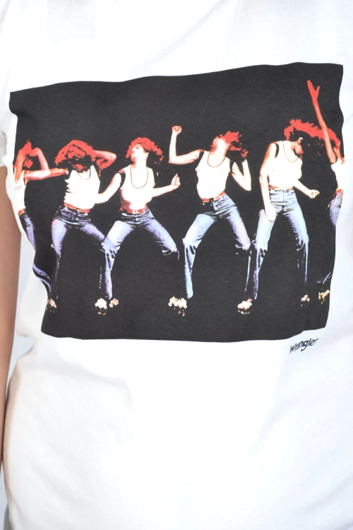 Wrangler Graphic Tee White biały t-shirt damski z nadrukiem - zbliżenie na materiał