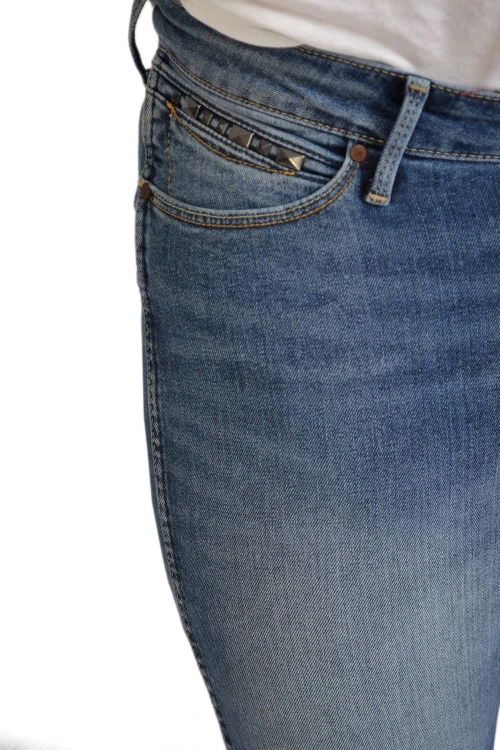 Wrangler Evalynn Salt Stone jeansy damskie - zbliżenie na materiał