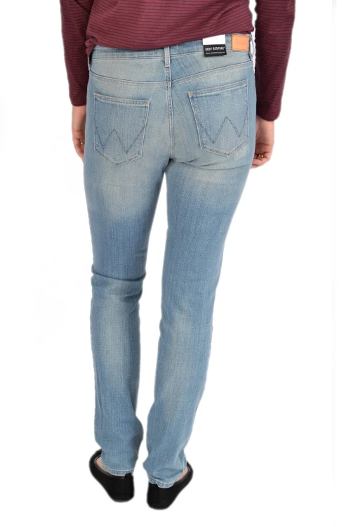 Wrangler Slim Sunfaded jeansy damskie jasne - widok z tyłu