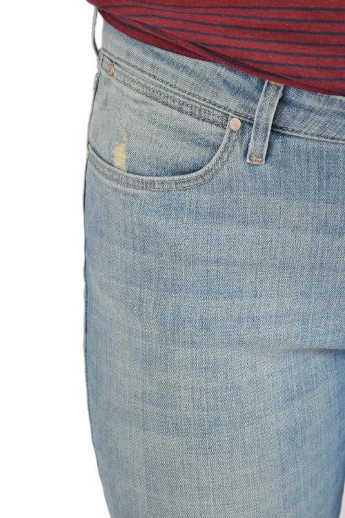 Wrangler Slim Sunfaded jeansy damskie jasne - zbliżenie na materiał