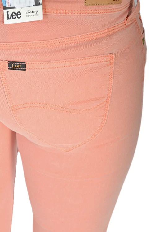 Lee Toxey Super Skinny Apricot rurki damskie spodnie cienkie biodrówki - zbliżenie na tylną kieszeń