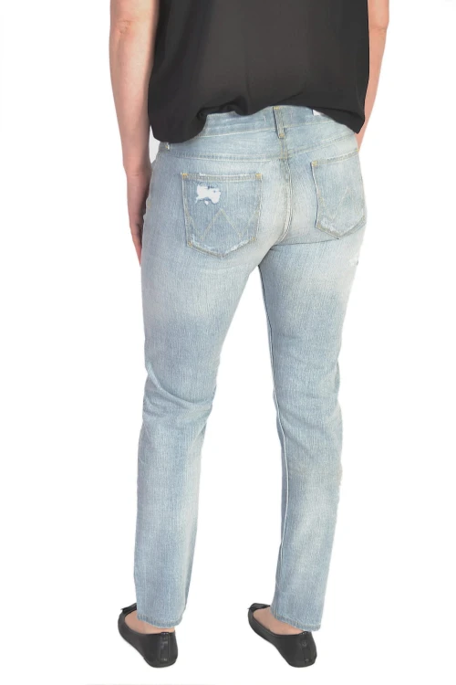 Wrangler Boyfriend Loved Jeansy Damskie Bez Streczu z Dziurami - widok z tyłu
