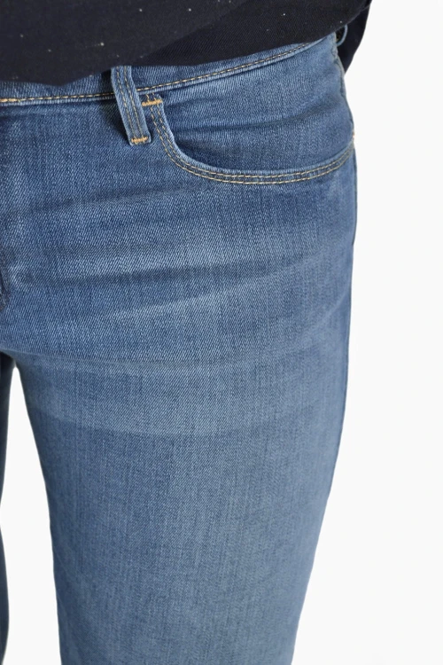 Wrangler Corynn Aquatic Coral jeansy damskie rurki niebieskie - zbliżenie na materiał
