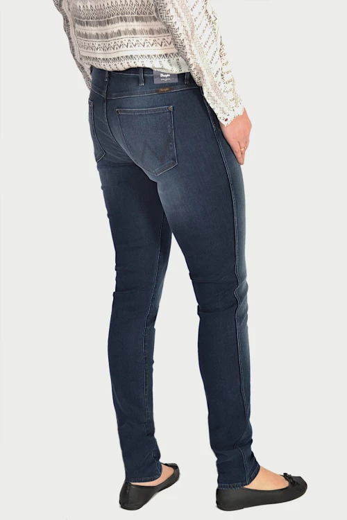 Wrangler Corynn Dark Lake jeansy damskie rurki granatowe - widok z boku
