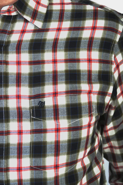Wrangler LS 1Pkt Shirt Off White Koszula Męska Kratka - zbliżenie na materiał