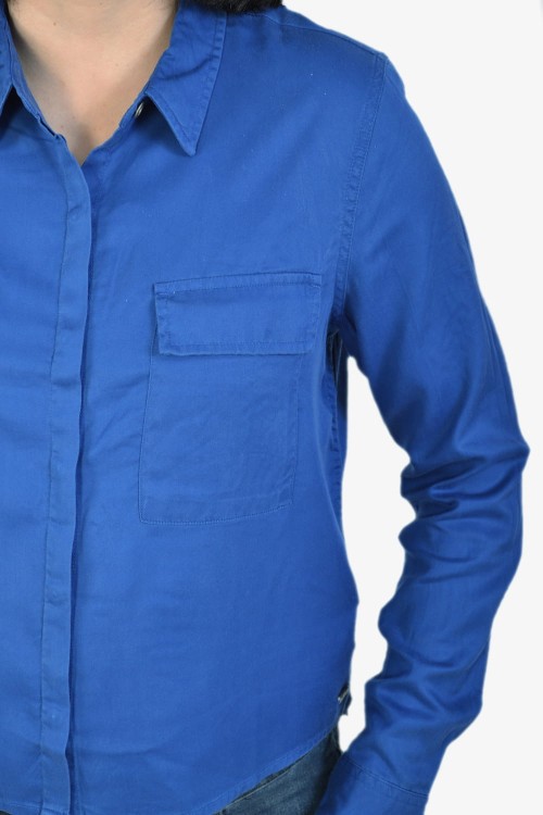 Wrangler L/S Cropped Utility Surf Blue Krótka Koszula Damska Niebieska - zbliżenie na materiał