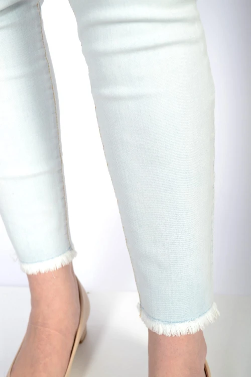 Wrangler Crop Skinny Aruba jeansy damskie 7/8 rurki - zbliżenie na nogawki