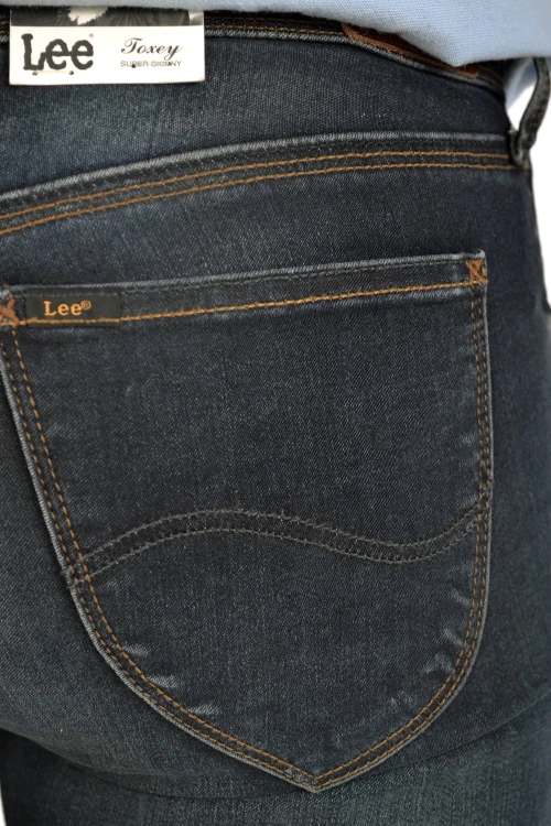 Lee Toxey Super Skinny Black Ocean rurki jeansy damskie biodrówki - zbliżenie na tylną kieszeń