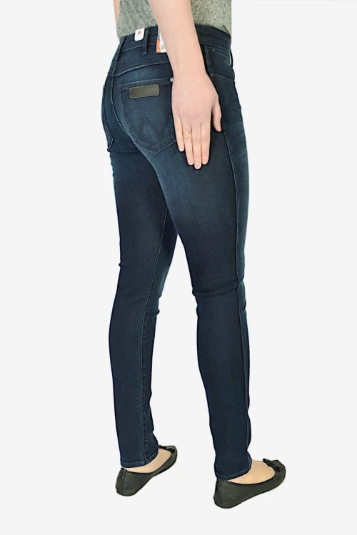 wrangler-corynn-blue-shelter_3.JPG