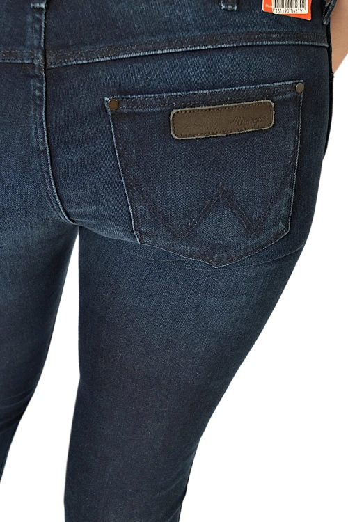 wrangler-corynn-blue-shelter_4.JPG