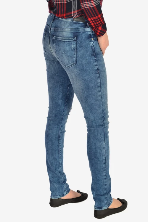 Wrangler Slim Wild Play jeansy damskie z przetarciami - widok z tyłu
