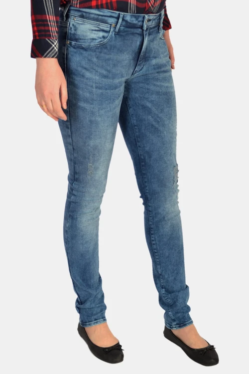 Wrangler Slim Wild Play jeansy damskie z przetarciami - widok z przodu