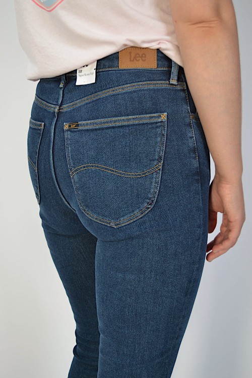 lee-ivy-worn-willow_3.JPG