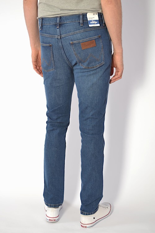 wrangler-larston-812-slim-tapered-desire_2.JPG