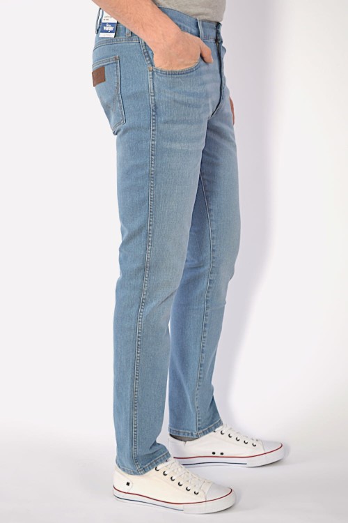 wrangler-larston-812-slim-tapered-halt_2.JPG