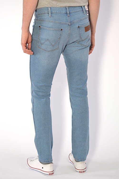 wrangler-larston-812-slim-tapered-halt_3.JPG