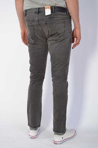 szare-jeansy-męskie-wrangler-slim-great-grey-zwężana-nogawka-slimy-męskie_3.JPG