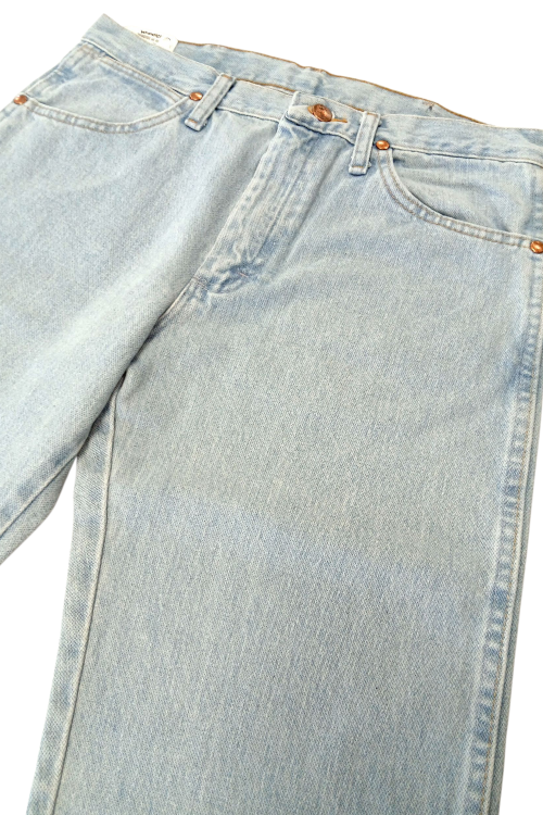 Wrangler 13MWZ Cowboy Cut Bleach proste jeansy męskie jasne bez streczu - zbliżenie na materiał