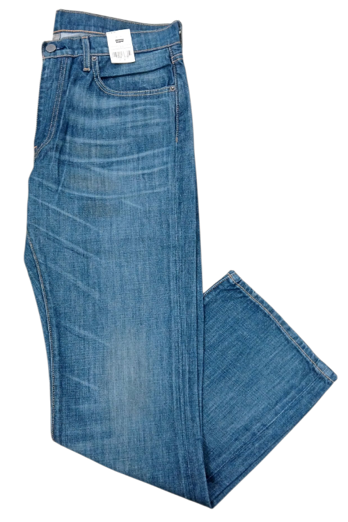 Wrangler Greensboro 803 Regular Straight Pinegreenwashed spodnie materiałowe proste zielone - widok na nogawki