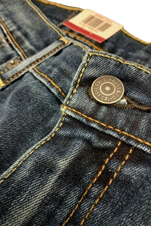 Levi's 504 Regular Straight Dark Wash jeansy męskie niebieskie - zbliżenie na materiał
