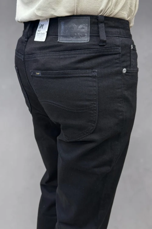 Lee West Clean Black jeansy męskie czarne proste - zbliżenie na kieszeń