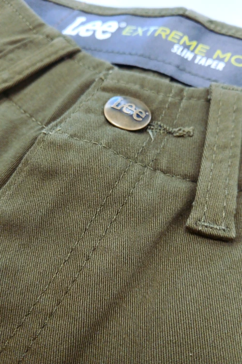 Lee Slim Fit Mvp Olive Moss spodnie materiałowe męskie zielone - zbliżenie na materiał