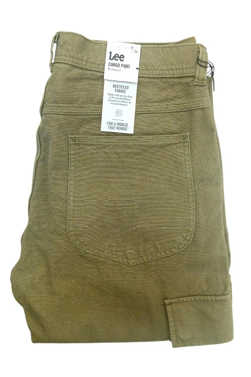Lee Cargo Pant Relaxed Olive Green bojówki zielone męskie - zbliżenie na kieszeń tylną