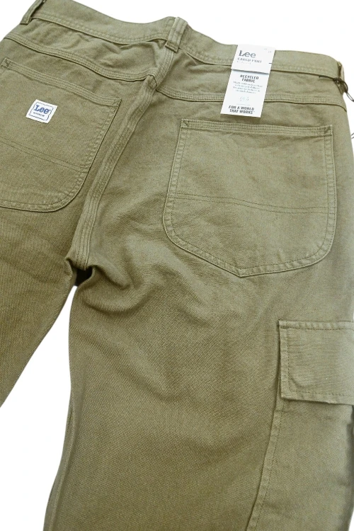Lee Cargo Pant Relaxed Olive Green bojówki zielone męskie - widok z tyłu