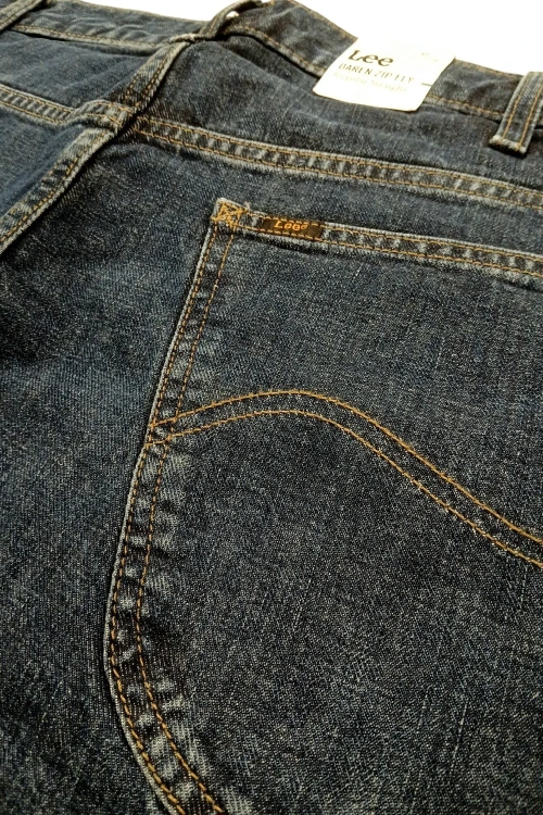 Lee Daren Zip Fly Voyage ciemne jeansy bez streczu - zbliżenie na tylną kieszeń