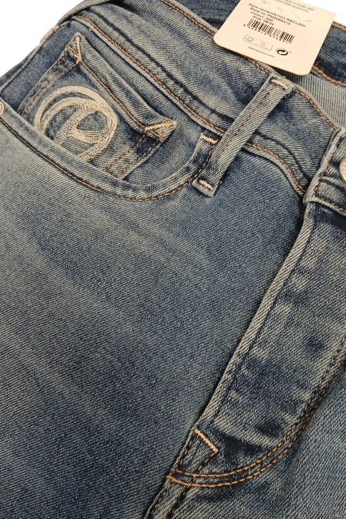 Jeansy męskie zwężane Pepe Jeans Slim Hatch Reclaim - zbliżenie na materiał