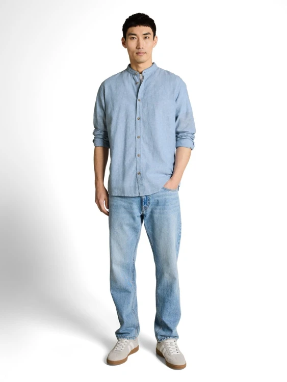 Niebieska koszula męska na stójce bawełniano-lniana Tom Tailor Regular Cotton Linen Shirt - ujęcie całego modela