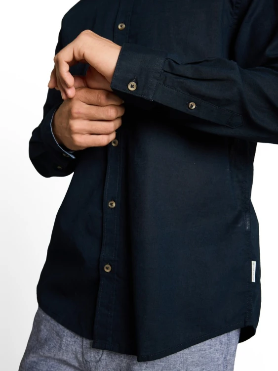 Granatowa koszula męska na stójce bawełniano-lniana Tom Tailor Regular Cotton Linen Shirt - zbliżenie na przód koszuli