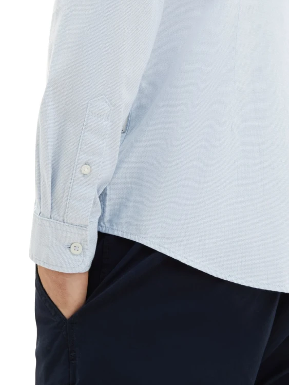 Koszula męska Slim Fit niebieska Tom Tailor Fitted Shirt With Texture - zbliżenie na rękaw